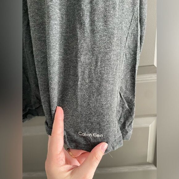Men’s Calvin Klein Tshirt - Picture 2 of 4